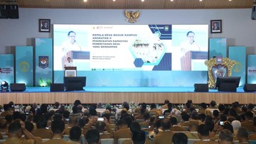 tito:-kades-harus-naik-kelas-agar-desa-mandiri-dan-bendung-urbanisasi