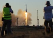 foto:-rusia-luncurkan-1-astronaut-amerika-dan-2-kosmonot-rusia-ke-iss