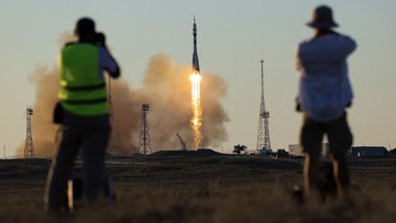 foto:-rusia-luncurkan-1-astronaut-amerika-dan-2-kosmonot-rusia-ke-iss