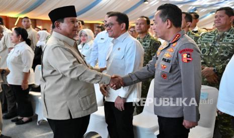 hilangkan-kemiskinan,-prabowo:-anggaran-pertahanan-dan-polri-bila-perlu-dikurangi