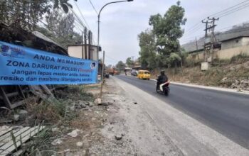 Debu Industri Batu Kapur Selimuti Rumah Warga Padalarang dan Picu Penyakit