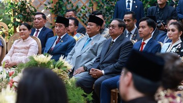hadiri-nikahan-anak-boy-thohir,-prabowo-dan-jokowi-duduk-bersebelahan