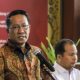 Menteri Hukum Supratman Andi Agtas saat memberikan keterangan pers terkait kebijakan baru pelepasan status WNI.