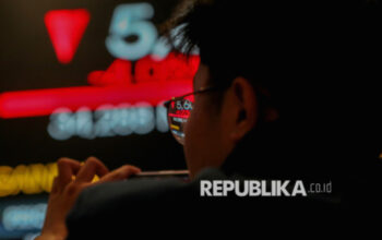 IHSG Tertekan ke Level 5.875, Nilai Transaksi Bursa Anjlok 35 Persen