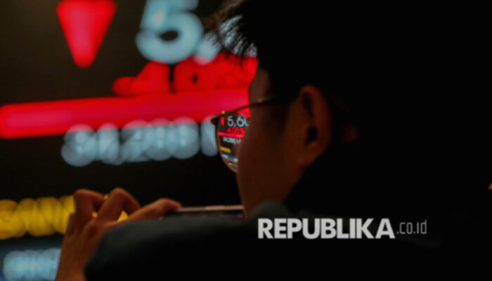IHSG Tertekan ke Level 5.875, Nilai Transaksi Bursa Anjlok 35 Persen