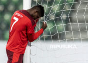 Penyerang Swiss Breel Embolo terlihat kecewa setelah menerima kartu merah dalam laga melawan Argentina di Piala Dunia 2026.