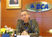 Gedung kantor pusat Bank Central Asia (BCA) di Jakarta dengan logo perusahaan yang terlihat jelas