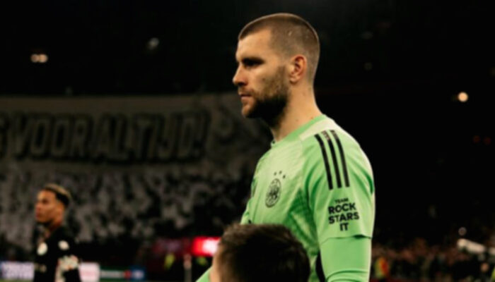 Maarten Paes Siap Debut, Ajax Hadapi Vojvodina di Conference League
