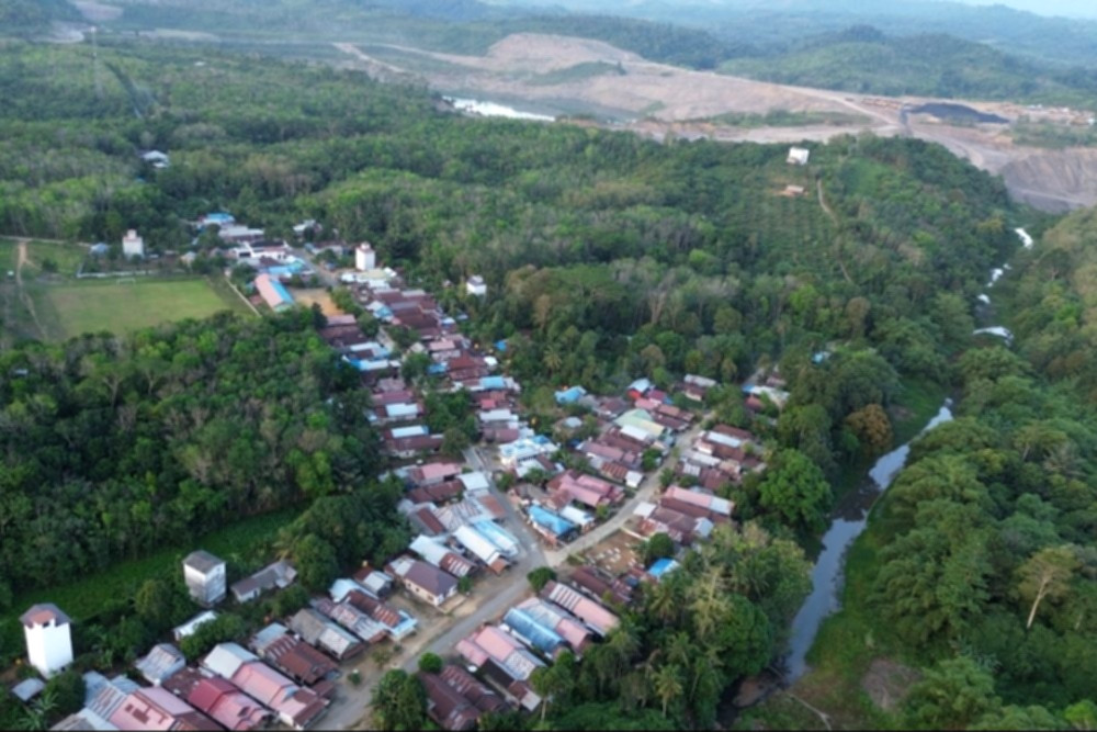 Kondisi lingkungan di sekitar area pertambangan batu bara PT Merge Mining Industry di Rantau Bakula