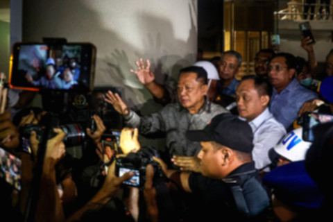 Sekretaris Jenderal PDIP Hasto Kristiyanto memberikan keterangan pers terkait penahanan Febrie Adriansyah.