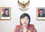 Pejabat Gubernur Sementara Bank Indonesia, Destry Damayanti, memberikan keterangan pers terkait stabilitas kebijakan moneter.