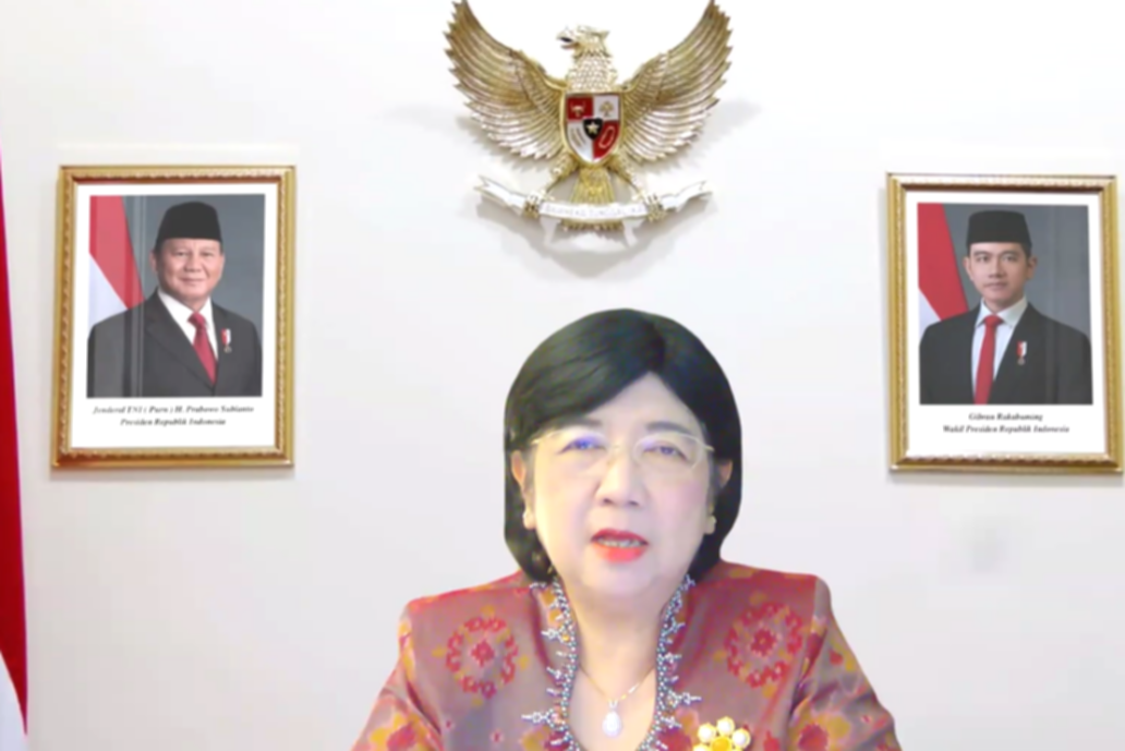 Pejabat Gubernur Sementara Bank Indonesia, Destry Damayanti, memberikan keterangan pers terkait stabilitas kebijakan moneter.