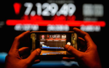 IHSG Terkoreksi Tipis, Rupiah Melemah ke Level Rp17.984 per Dolar AS