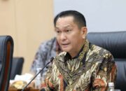 Ketua Komisi XII DPR RI Bambang Patijaya, dalam agenda Rapat Dengar Pendapat (RDP) Komisi XII DPR RI bersama Badan Pengatur Hilir Minyak dan Gas Bumi (BPH Migas) dan PT Pertamina Patra Niaga di Kompleks Parlemen, Senayan, Jakarta, Rabu (15/7/2026). Foto: Jaka/Karisma