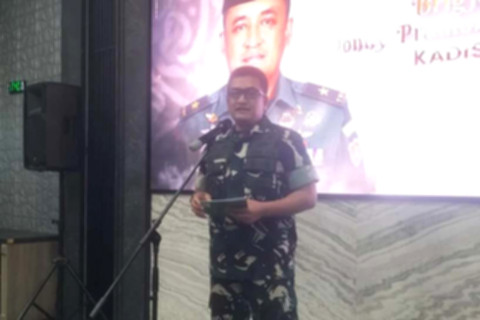 Puing-puing bangunan gudang amunisi TNI AD pasca insiden ledakan di Madiun, Jawa Timur.