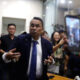 Hotman Paris memberikan keterangan pers terkait pemeriksaan Febrie Adriansyah di Gedung Bundar Jampidsus Jakarta