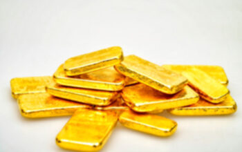 Harga emas dunia menguat seiring meredanya ekspektasi kenaikan suku bunga Fed
