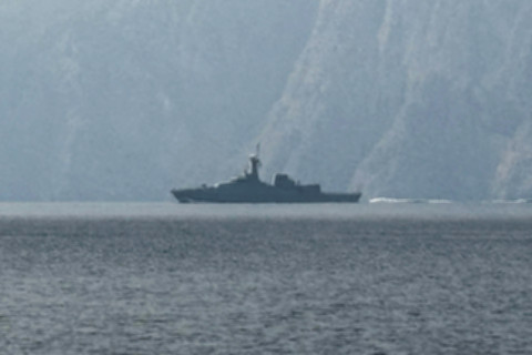 Kapal patroli Korps Garda Revolusi Iran berlayar di perairan Selat Hormuz.