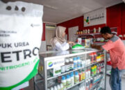 Menteri Keuangan Purbaya Yudhi Sadewa saat memberikan keterangan pers terkait kebijakan distribusi barang bersubsidi.