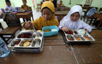 Purbaya Pisahkan Anggaran Makan Bergizi dan Pendidikan Mulai 2028