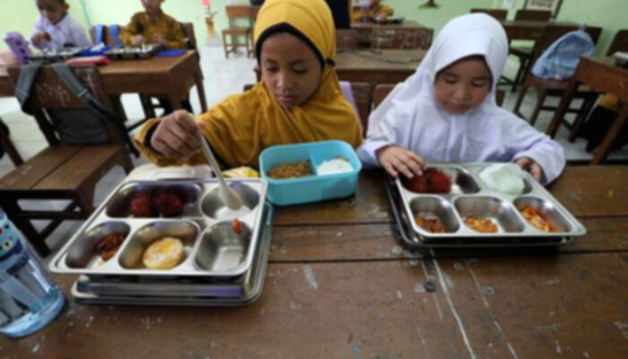 Purbaya Pisahkan Anggaran Makan Bergizi dan Pendidikan Mulai 2028