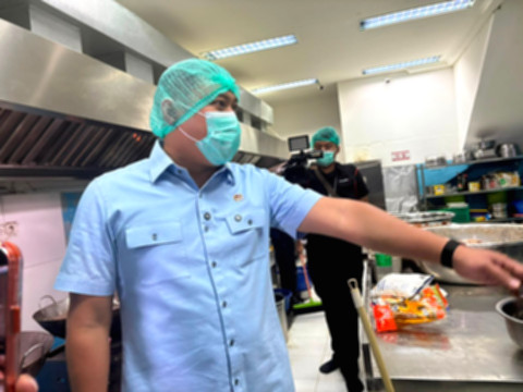 Kepala Badan Gizi Nasional Sudaryono memberikan keterangan terkait evaluasi SPPG dalam program Makan Bergizi Gratis.