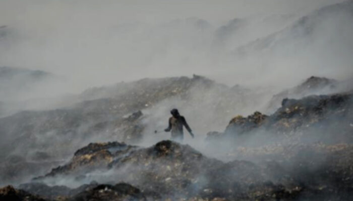 Menelusuri Jejak Panjang Kebakaran TPA yang Menjadi Gunung Api