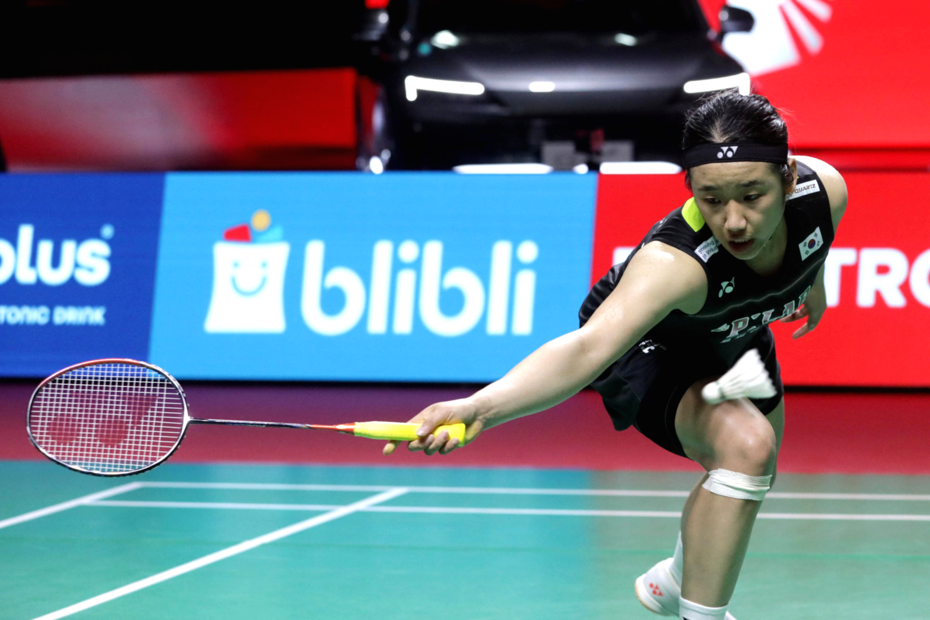 Pebulu tangkis tunggal putri An Se-young saat bertanding di lapangan bulu tangkis internasional.
