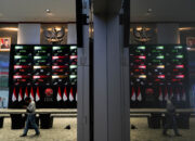 Grafik pergerakan Indeks Harga Saham Gabungan (IHSG) di layar monitor bursa efek
