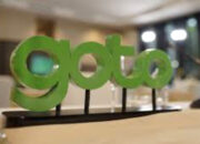 Layar monitor menampilkan grafik pergerakan harga saham PT GoTo Gojek Tokopedia Tbk di Bursa Efek Indonesia