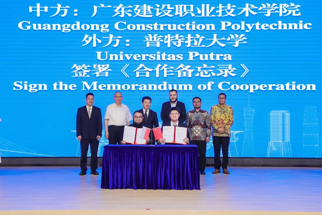 Delegasi Universitas Putra Indonesia YPTK Padang menghadiri China-Indonesia Talent Cultivation Presidents Forum di Guangdong, Tiongkok sebagai langkah memperkuat Program Padang Juara melalui kerja sama pendidikan. Foto : Istimewa