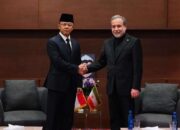 : Menlu RI Sugiono (kiri) bertemu Menlu Iran Abbas Araghchi (kanan), membahas berbagai isu bilateral dan global di Mashhad, Iran, Jumat (10/7/2026). (Dok. Kemlu RI)
