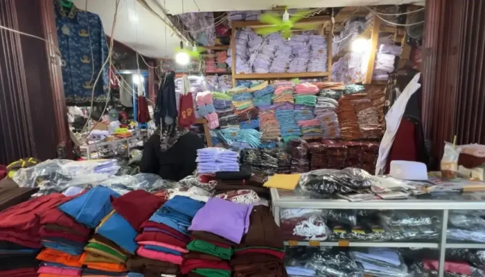 Matikan UMKM Lokal, Pedagang Seragam di Padang Keluhkan Program Baju Gratis