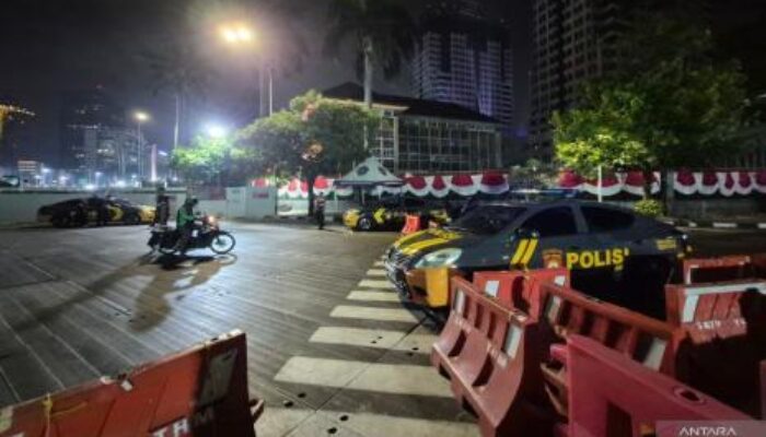 Polisi Tutup Akses Jalan Abdul Muis Akibat Kebakaran Gedung Bapenda DKI