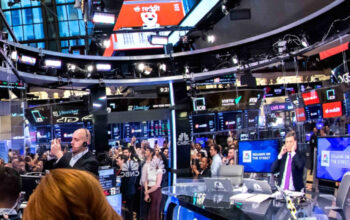 Saham Amazon Melonjak 15%, Wall Street Berakhir di Zona Hijau