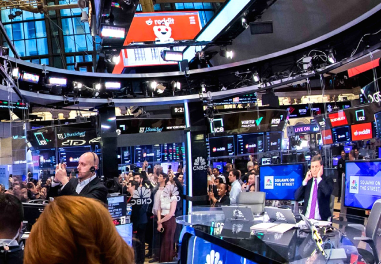 Tampilan layar pergerakan indeks saham di Bursa Efek Wall Street, New York.