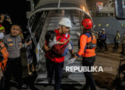 Menteri Perhubungan Dudy Purwagandhi memberikan keterangan terkait investigasi kebakaran KMP Mutiara Sentosa II.