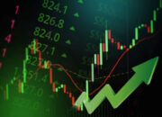 Layar monitor menampilkan pergerakan grafik Indeks Harga Saham Gabungan di Bursa Efek Indonesia