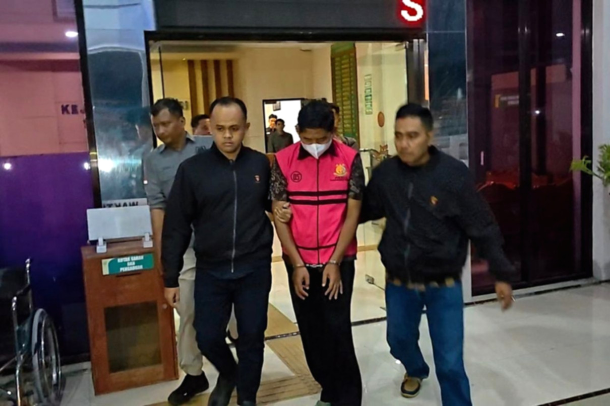 Mantan Ketua DPRD Ponorogo berinisial SN ditetapkan sebagai tersangka kasus korupsi tunjangan perumahan