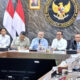 Menteri Sekretaris Negara Prasetyo Hadi memberikan keterangan pers terkait isu pergantian Kapolri di Jakarta.