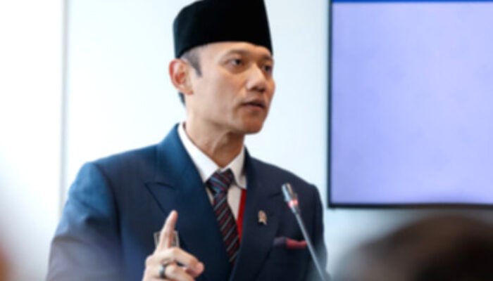 AHY Minta Investigasi Menyeluruh Terbakarnya KM Mutiara Sentosa