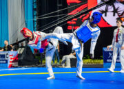 Atlet taekwondo Indonesia merayakan kemenangan sebagai juara umum di 8th Asian Taekwondo Open Championships 2026
