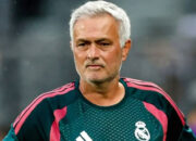 Florentino Perez dan Jose Mourinho di markas Real Madrid untuk membahas perombakan skuad.