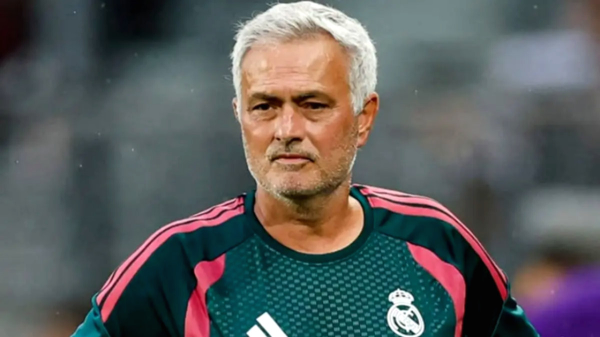 Florentino Perez dan Jose Mourinho di markas Real Madrid untuk membahas perombakan skuad.