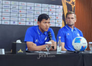 Gelandang Persib Bandung Adam Alis saat bertanding di lapangan hijau