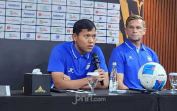 Kalah dari Persebaya, Adam Alis Ungkap Kebanggaan pada Skuad Persib