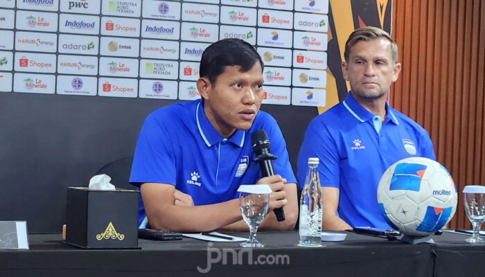 Kalah dari Persebaya, Adam Alis Ungkap Kebanggaan pada Skuad Persib