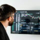 Layar monitor menampilkan grafik pergerakan saham dan data transaksi di Bursa Efek Indonesia