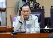 Anggota Komisi III DPR RI Adang Daradjatun memberikan keterangan pers terkait pelibatan anak dalam promosi vape.