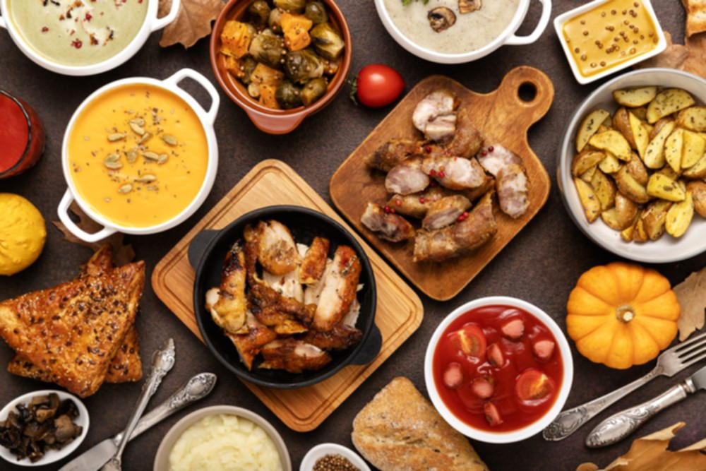Berbagai pilihan menu makanan dan promo spesial bulan kemerdekaan di restoran Indonesia